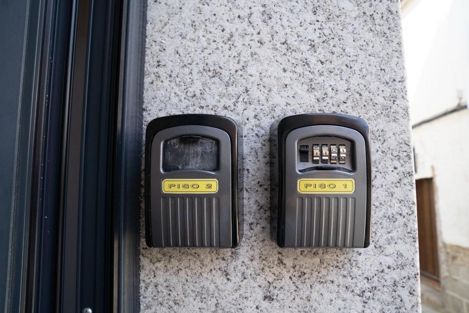 Apartamentos La Plazuela באניוס דה מונטמאיור מראה חיצוני תמונה